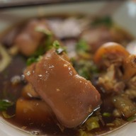 เมนูของร้าน ก๋วยเตี๋ยวราชารสเยี่ยม ถนนสันติสุข