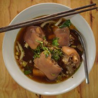 เมนูของร้าน ก๋วยเตี๋ยวราชารสเยี่ยม ถนนสันติสุข