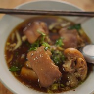 เมนูของร้าน ก๋วยเตี๋ยวราชารสเยี่ยม ถนนสันติสุข