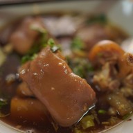 เมนูของร้าน ก๋วยเตี๋ยวราชารสเยี่ยม ถนนสันติสุข