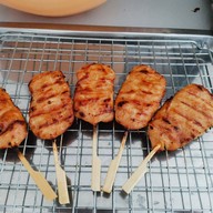 เมนูของร้าน หมูปิ้งณัฐวุฒิ ตลาดไท