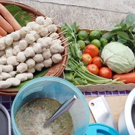 ผัดไทยร้านหมอนเจ๊อร ตรงข้ามบ้านศิลปินหกัวหิน