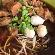 ก๋วยเตี๋ยวไก่ตุ๋น เด่งบุญเชียว