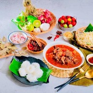 2B ขนมจีนน้ำเงี้ยว ข้าวซอยไก่ หมี่เกี๊ยวหมู กุ้ง