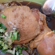 ก๋วยเตี๋ยวไก่ตุ๋น เด่งบุญเชียว