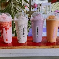ฟ้าใสสตอเบอรี่ หน้าบ้าน