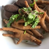 ก๋วยเตี๋ยวไก่ตุ๋น เด่งบุญเชียว