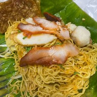 เจ๊กุ่ยก๋วยเตี๋ยวห่อใบตอง … พี่ขม วงเวียน ท้ายบ้าน