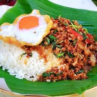 เจ๊เพรา หมูกรอบราชินี ( ยอดยอดขายหมูกรอบถึงตอนนี้ 452,320 กิโลกรัม )