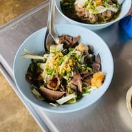 เมนูของร้าน ก๋วยเตี๋ยวเฮียตี๋น้อย เนินมะกอก