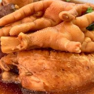 ก๋วยเตี๋ยวไก่ตุ๋นแม่วารีย์ ท่าเรือ