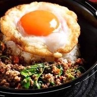 โครตกระเพรา เนื้อโคขุน (เจ๊แสนดี)