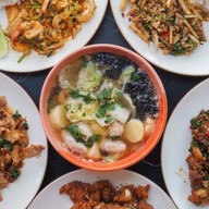 กะผัดเจียว (MU AU)