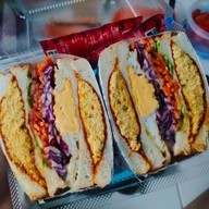 แซนวิชพุงแตก by onry