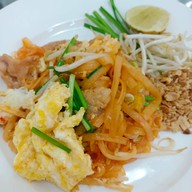 หน้าร้าน DD ผัดไทยศรีสะเกษและก๋วยจั๊บญวนศรีสะเกษ ร้าน DD