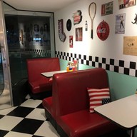 บรรยากาศ SQUAD skate cafe'