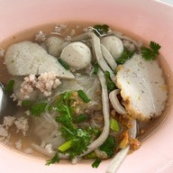 เมนูของร้าน รสหนึ่ง ก๋วยเตี๋ยวเสวยลูกชิ้นปลาเชียงใหม่ เชียงใหม่