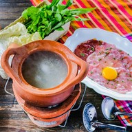 ร้านลาบยโสธร By.เจ๊ปู ถนน 347 ทางเข้าคลังบางจาก อ.บางปะอิน จ. พระนครศรีอยุธยา