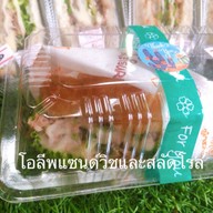 โอลีพแซนด์วิชและสลัดโรล&กะเพรา