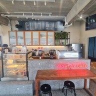 LIGHT UP CAFE x RABBIT HOLE สาขาสันติธรรม