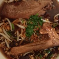 ก๋วยเตี๋ยวเรือ ขวัญใจ ลาบก้อยต้ม
