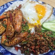 กะเพราพริกแห้ง สะพานพระนั่งเกล้า