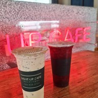 LIGHT UP CAFE x RABBIT HOLE สาขาสันติธรรม