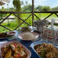 ครัวกลางทุ่ง คุ้มบ้านสามขาว
