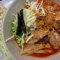 เฮือนยายอ่อง ข้าวซอย น้ำเงี้ยว กะเพราโบราณ