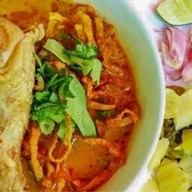 เฮือนยายอ่อง ข้าวซอย น้ำเงี้ยว กะเพราโบราณ