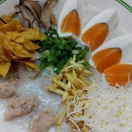 โจ๊กหมูนายฮุย (เจ้าเก่าคันคลองชลประทาน) -