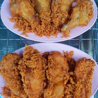 ยำแซ่บเพื่อนรัก (ยำบุฟเฟ่ต์10฿หน้าร้าน)