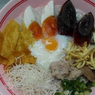 โจ๊กหมูนายฮุย (เจ้าเก่าคันคลองชลประทาน) -