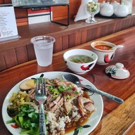 เจ๊แต๋วเตี๋ยวเป็ด(เจ้าเก่า)หนองข้างคอก & ข้าวขาหมู หนองข้างคอก