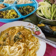 ขนมจีนใต้ต้นมะม่วง
