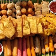 ลูกชิ้นทอด ตลาดเมืองทอง ราชบุรี