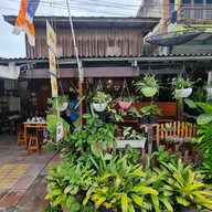 เจ๊แต๋วเตี๋ยวเป็ด(เจ้าเก่า)หนองข้างคอก & ข้าวขาหมู หนองข้างคอก