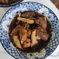 เจ๊แต๋วเตี๋ยวเป็ด(เจ้าเก่า)หนองข้างคอก & ข้าวขาหมู หนองข้างคอก