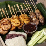 ลิตเติ้ล กริลล์ : หมูปิ้ง ไก่ปิ้ง เนื้อโคขุนปิ้ง ลูกชิ้นปิ้ง หมูสะเต๊ะ เนื้อสะเต๊ะ