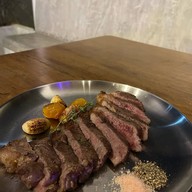 LA BOON' BBQ&Bistro อ่าวอุดม