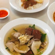 เจ๊เผ่งต้มเลือดหมู