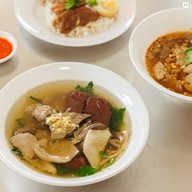 เจ๊เผ่งต้มเลือดหมู