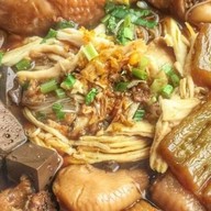 ก๋วยเตี๋ยวแชมป์นายฮั้งเพ้ง ตลาดสดสุชาดา