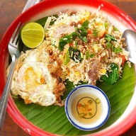 ต้นไม้ใบหญ้า