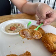 ลูกชิ้นปิ้งแป้งน้อย,ลูกชิ้นปลาระเบิด,ทาโร่กรอบ - เหม็นเค็ม ( Ninety Bar ) หมูบ้านมิตรประชา(โครงการพิเศษ)