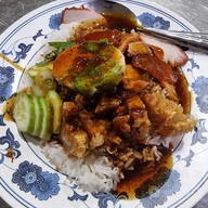 เมนูของร้าน ช.บะหมี่เกี๊ยว ข้าวหมูแดง หมูกรอบ(สวนสยาม) รามอินทรา