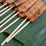 ไข่นกกระทาเสียบไม้หน้าแน่น