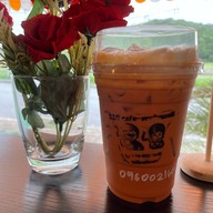 อาหารและกาแฟสด -กระดกBg cafe ศรีราชา