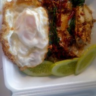 พรรณีข้าวมันไก่-ข้าวขาหมู