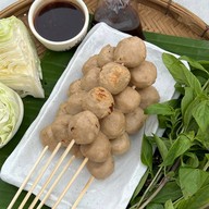 ลูกชิ้นย่าง หน้าเซเว่นพานทอง